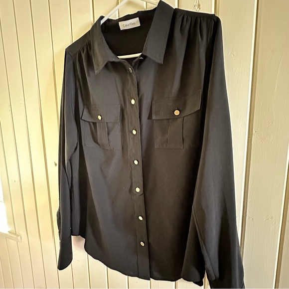 Calvin Klein black shirt, new condition, size L. Front pockets, gold buttons. - Picture 3 of 4